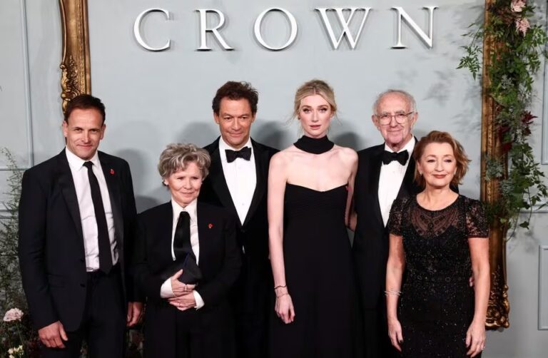 «The Crown»: Αντικείμενα και κοστούμια από τη σειρά θα πωληθούν σε δημοπρασία
