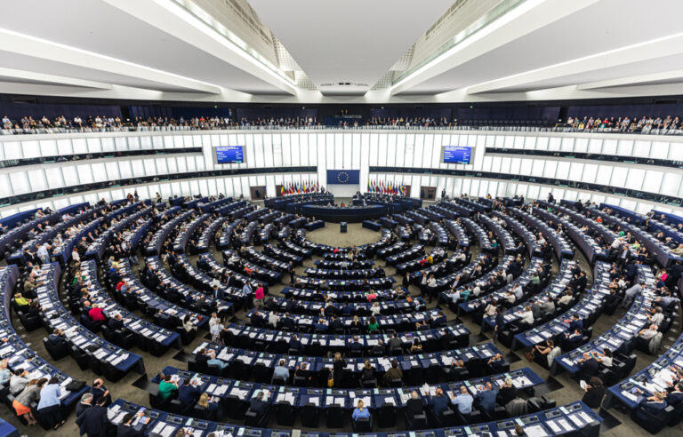 Ευρωπαϊκό Κοινοβούλιο: Ανεπαρκής η αντίδραση της ΕΕ για τα λογισμικά παρακολούθησης