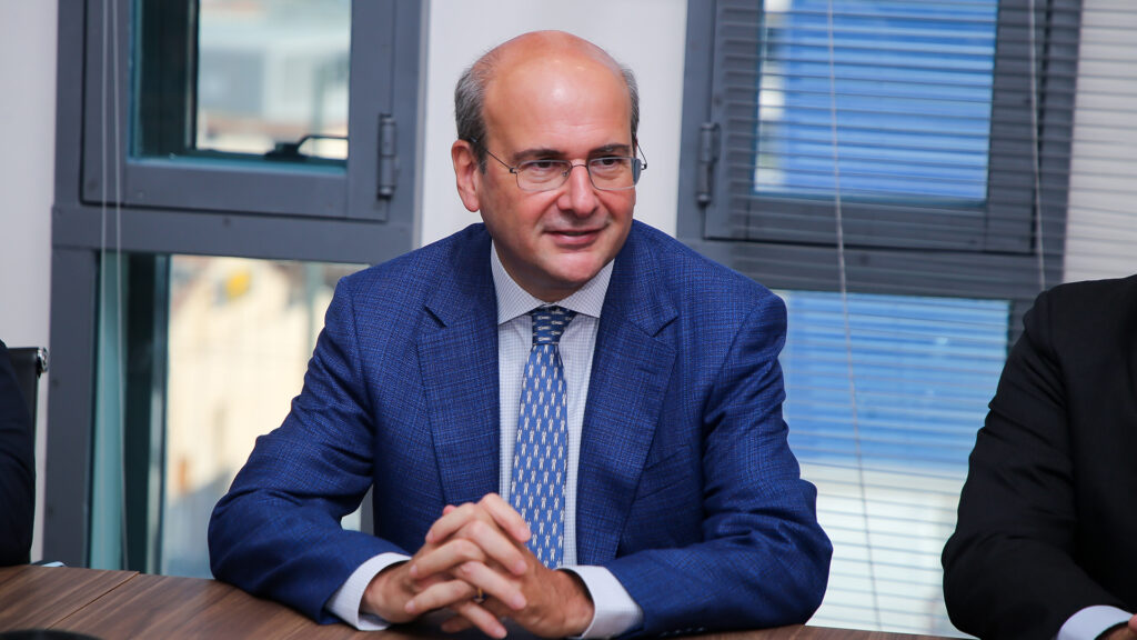 Χατζηδάκης: «Τα έσοδα του Δημοσίου αυξήθηκαν κατά 9,1 % χωρίς να αυξηθούν οι φόροι»