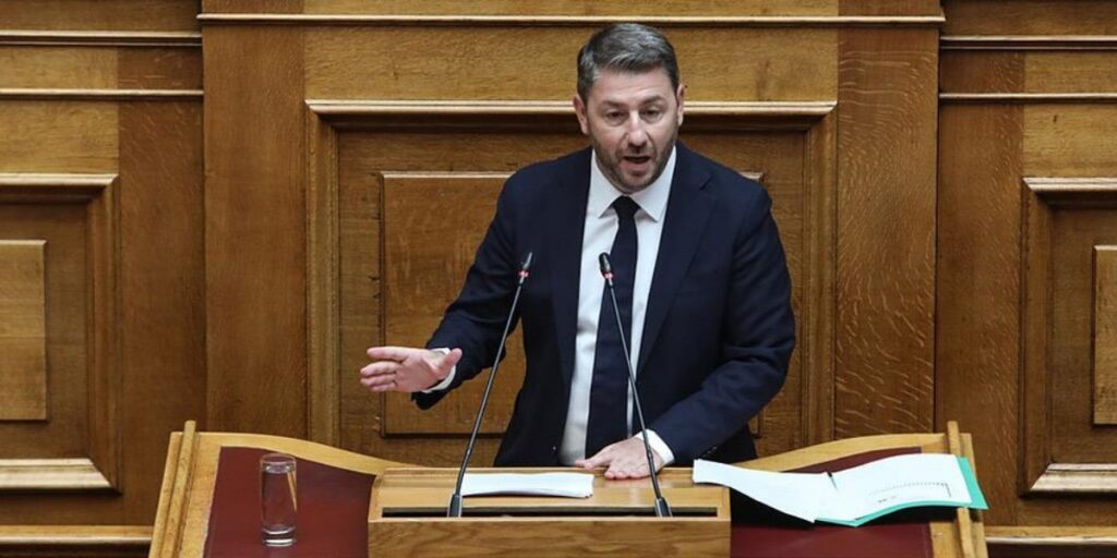 Ανδρουλάκης σε κυβέρνηση: Δεν πάτε να ερευνήσετε αλλά να συγκαλύψετε τα Τέμπη