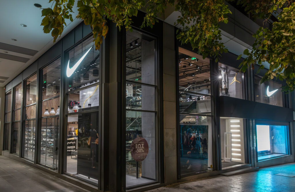 231125131507_Nike-Ermou-store_1