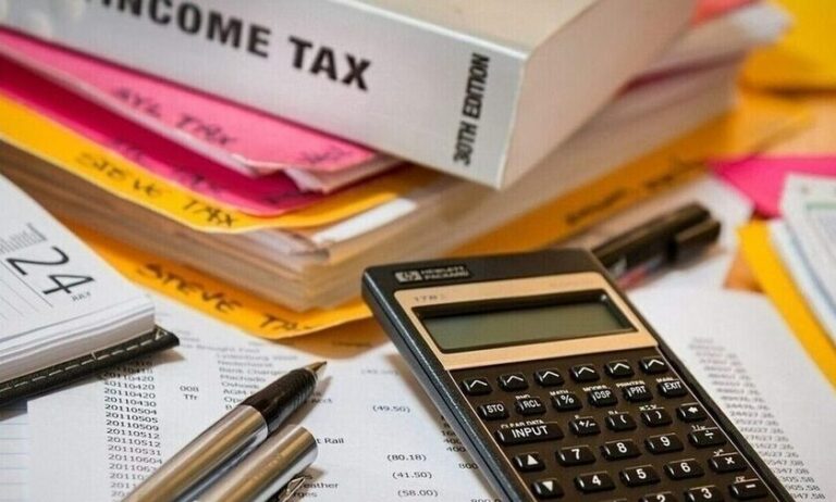 Ελεύθεροι επαγγελματίες: Τι αλλάζει στο φορολογικό