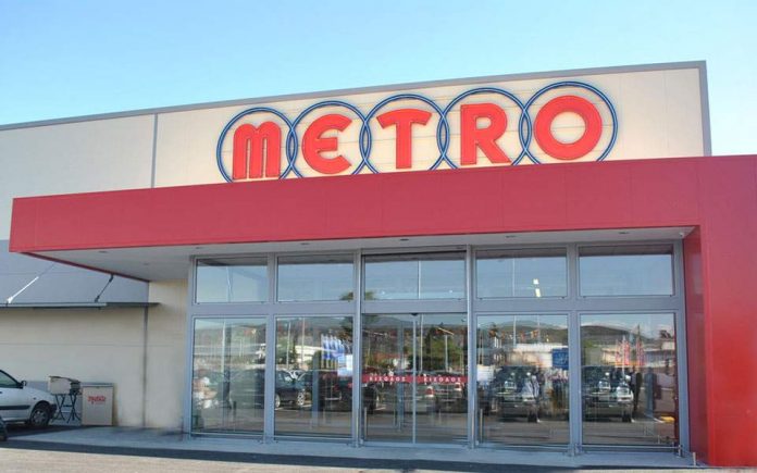 METRO: Αυξάνει το κατώτατο μισθό στα 900 ευρώ