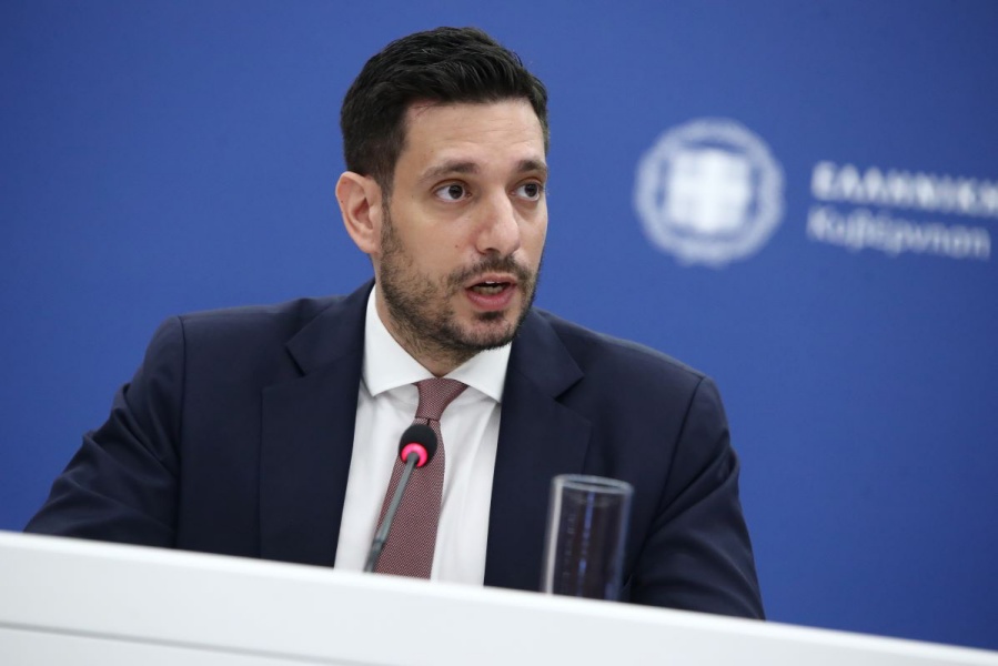 Κυρανάκης σε συμβολαιογράφους: «Όχι άλλο χαρτί στα κτηματολόγια»