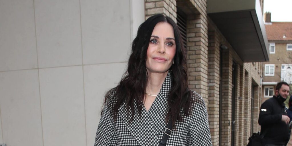 231102164618_courteney-cox-today-main-220221-b94b41