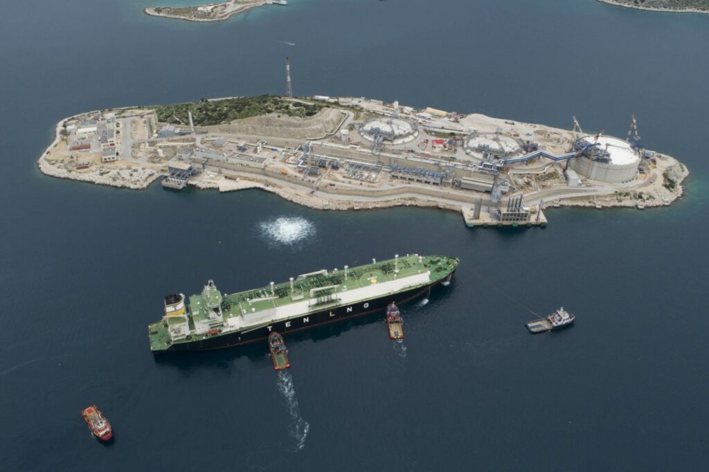 https://radar.gr/article/desfa-tote-tha-ginoun-oi-dimoprasies-gia-tis-chronothyrides-lng-sti-revythousa