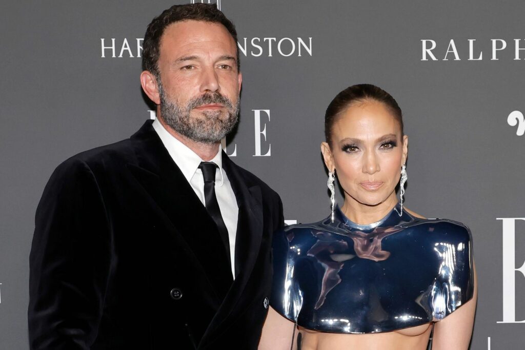 231207102049_Jennifer-Lopez-Ben-Affleck-Elle-120523-1-abf7ad222bda4561a1303896af4a1a39
