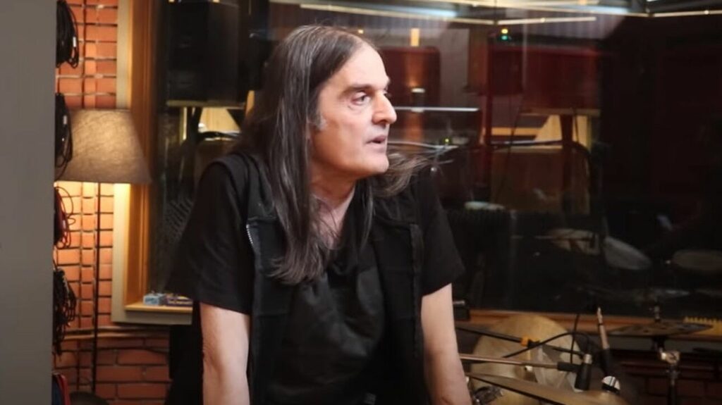 Έφυγε ο Γιώργος Τόλιος - Ήταν ο ντράμερ του θρυλικού συγκροτήματος Τρύπες