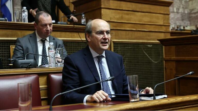 Χατζηδάκης προς αντιπολίτευση: «Είστε με τους δανειολήπτες ή με τους servicers;»