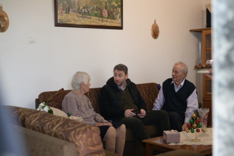 Στον Έβρο ο Νίκος Ανδρουλάκης - Ευχαρίστησε τους ηλικιωμένους για τη δωρεά στο νοσοκομείο Διδυμότειχου