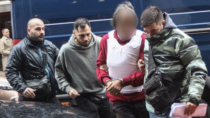 Γυναικοκτονία στη Σαλαμίνα: Προθεσμία για να απολογηθεί την Παρασκευή πήρε ο καθ’ ομολογία δράστης