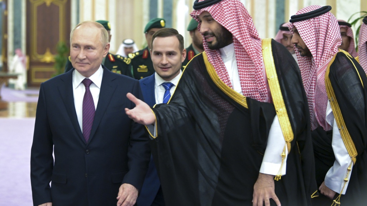 Ρωσία - Σαουδική Αραβία: Κάλεσαν τα μέλη του ΟΠΕΚ+ να συμμετάσχουν στις περικοπές πετρελαίου