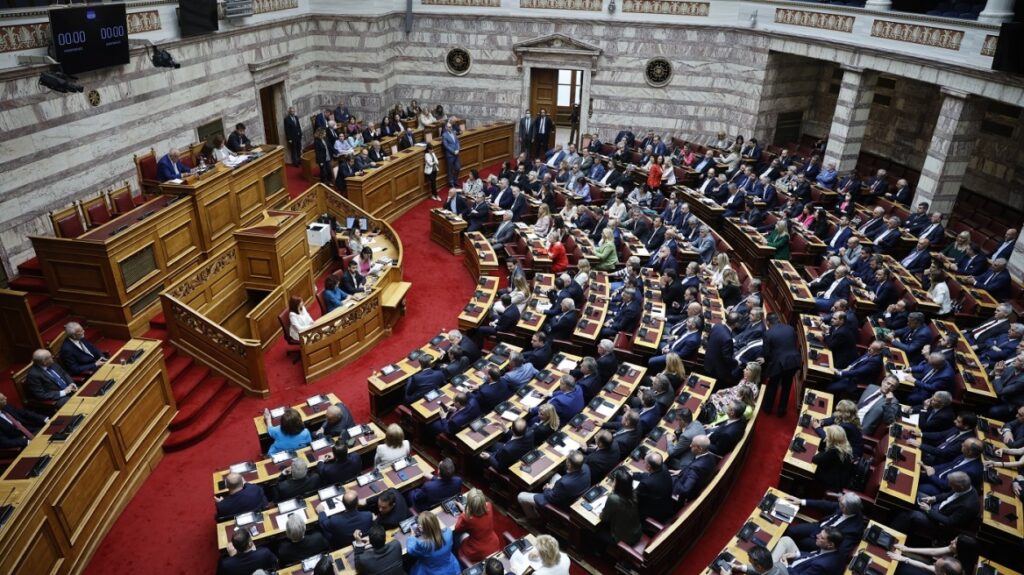 Πέρασε από τη Βουλή το φορολογικό νομοσχέδιο με 158 "ναι"