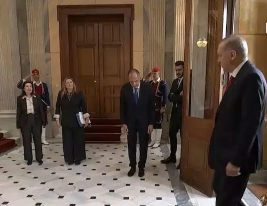 Η υπόκλιση Γεραπετρίτη στον Ερντογάν και οι γελοιότητες στο Υπουργείο Εξωτερικών