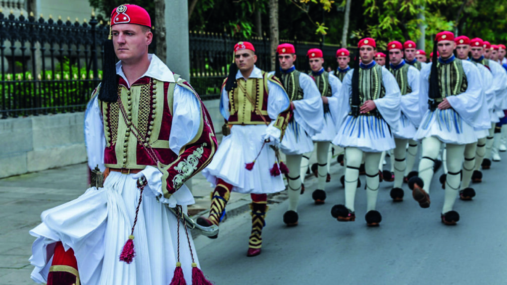 Η ιστορία που κρύβεται πίσω από τις στολές της Προεδρικής Φρουράς - Τι συμβολίζουν