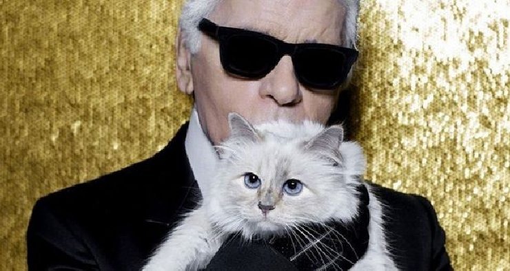 231213070207_chupette-karl-lagerfeld