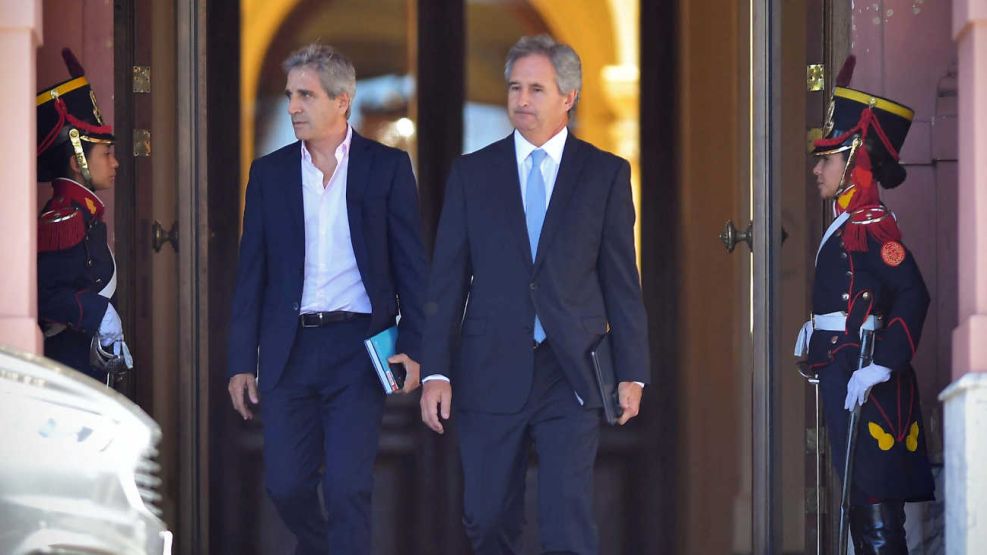 Αργεντινή: Μέτρα - σοκ στην οικονομία - Υποτίμηση πέσο κατά 50%