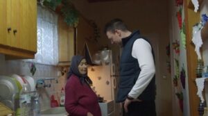Μεσολόγγι: Ο Κασσελάκης συναντήθηκε με τη γιαγιά η οποία δώρισε ασθενοφόρο στο ΕΚΑΒ