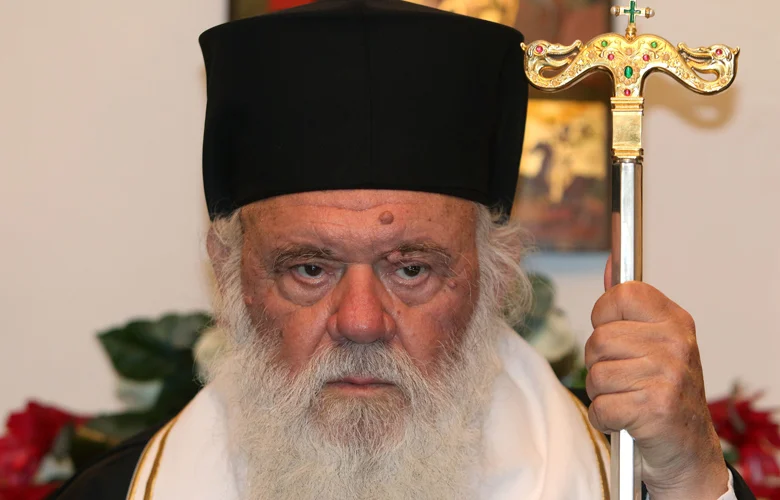 Ιερώνυμος για ομόφυλα ζευγάρια: Με ενοχλεί η τεκνοθεσία, όχι η συμβίωση