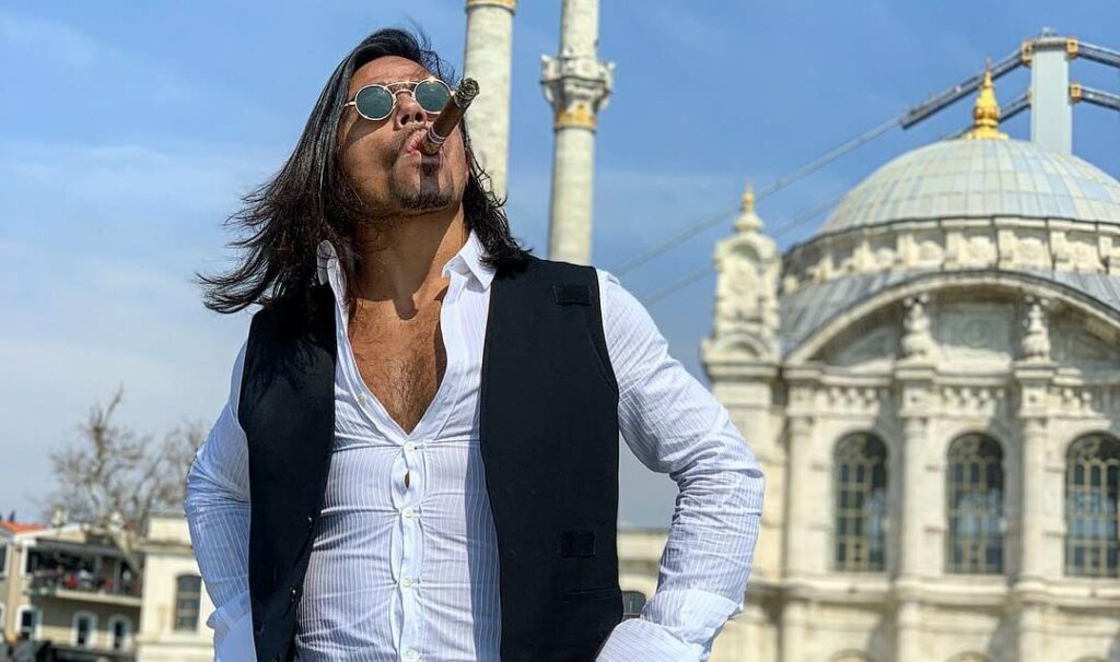231217104529_salt bae