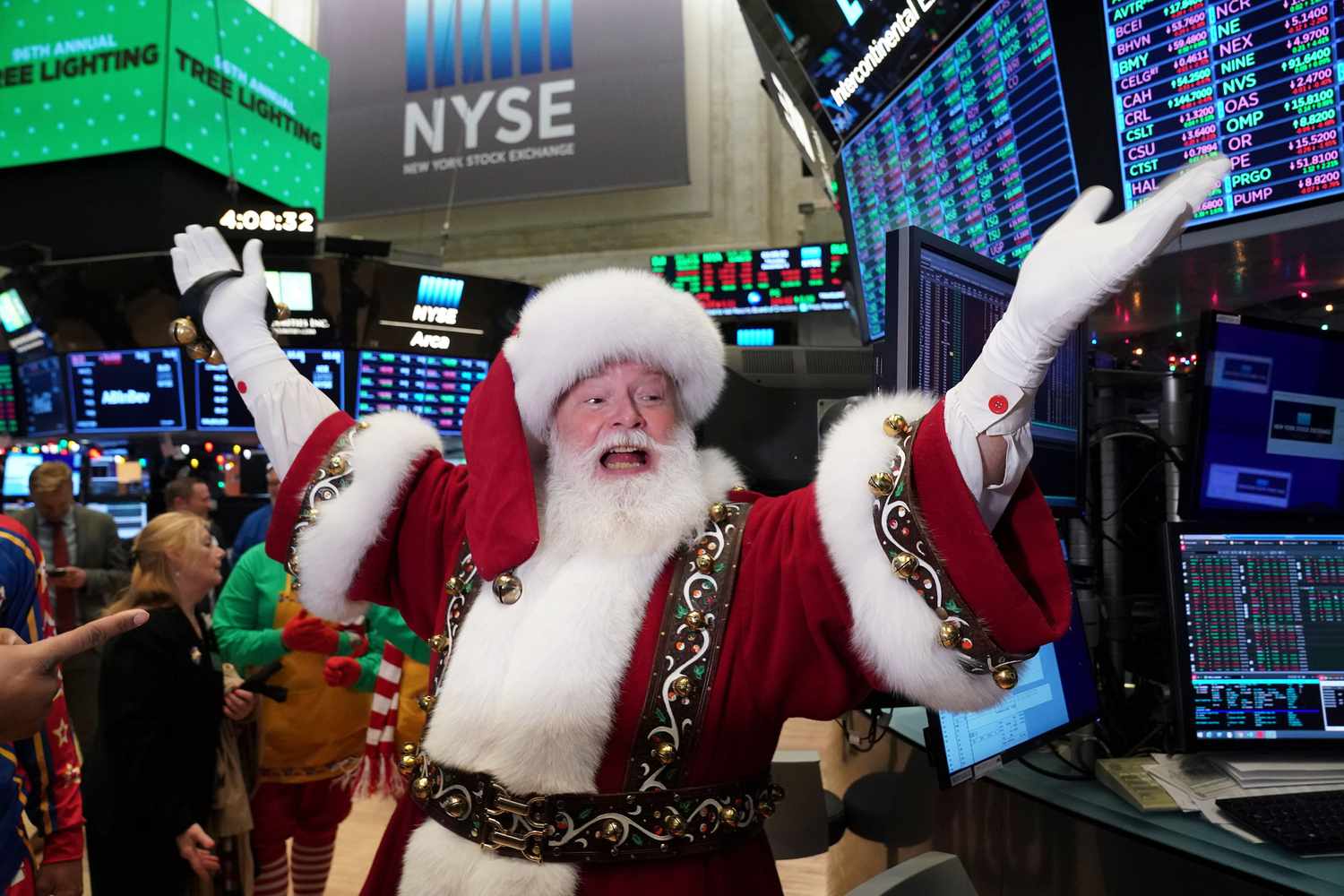 Σε ιστορικά υψηλά η Wall Street …κι ακόμη δεν είναι Χριστούγεννα!