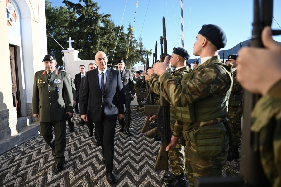 Νίκος Δένδιας: Επισκέφτηκε τη Σύμη για τα Χριστούγεννα