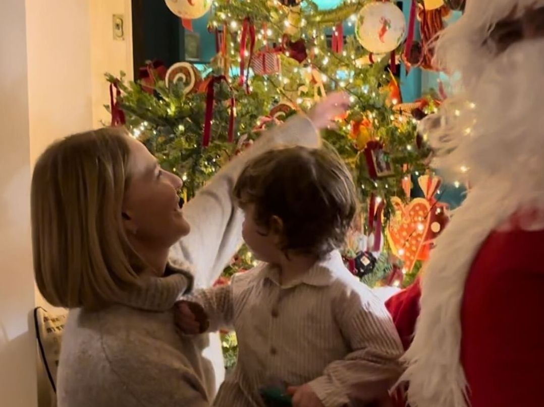 Βασίλης Κικίλιας: Ντύθηκε Άγιος Βασίλης για τον 3χρονο γιο του