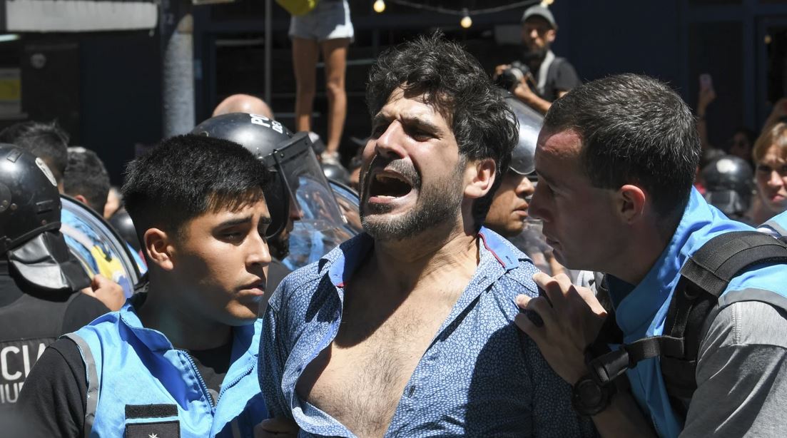 Αργεντινή: Στους δρόμους χιλιάδες διαδηλωτές κατά των μέτρων - σοκ του Μίλει