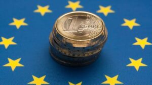 Τα υψηλά επιτόκια, η συζήτηση για μείωση τους και τι δείχνει η κατάσταση της ευρωπαϊκής οικονομίας