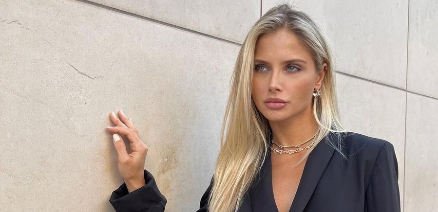 Βραζιλία: Μοντέλο πήγε τόπλες βόλτα τον σκύλο της