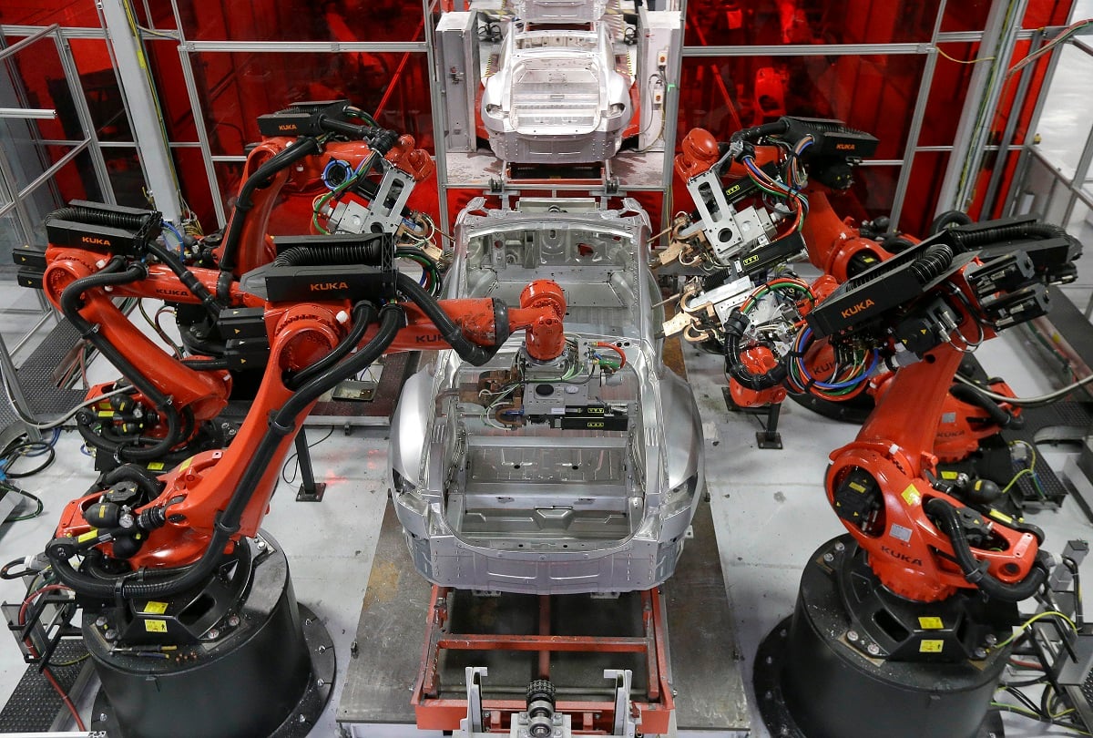 Tesla: Ρομπότ επιτέθηκε σε εργαζόμενο