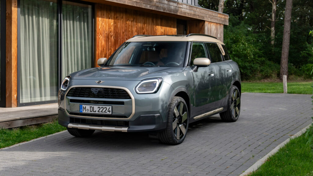 Mini Countryman C: Με 170 υβριδικούς ίππους η βασική έκδοση