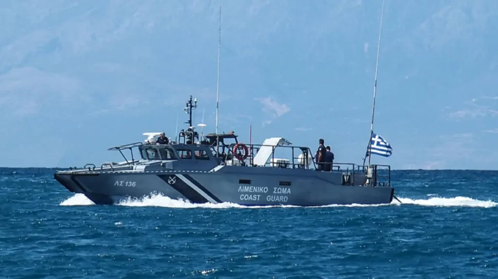 Ρέθυμνο: Οι πρόσφυγες που διασώθηκαν χθες από το λιμενικό ανοιχτά της Γαύδου