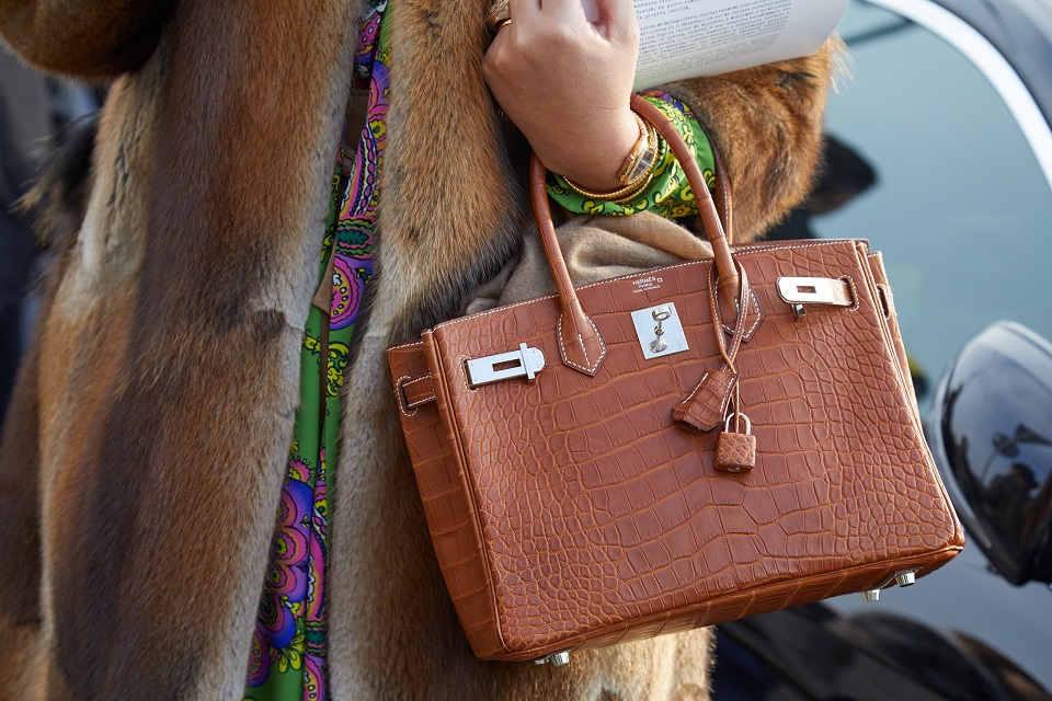 Πώς η Hermès ξεπέρασε τη γαλλική Louis Vuitton