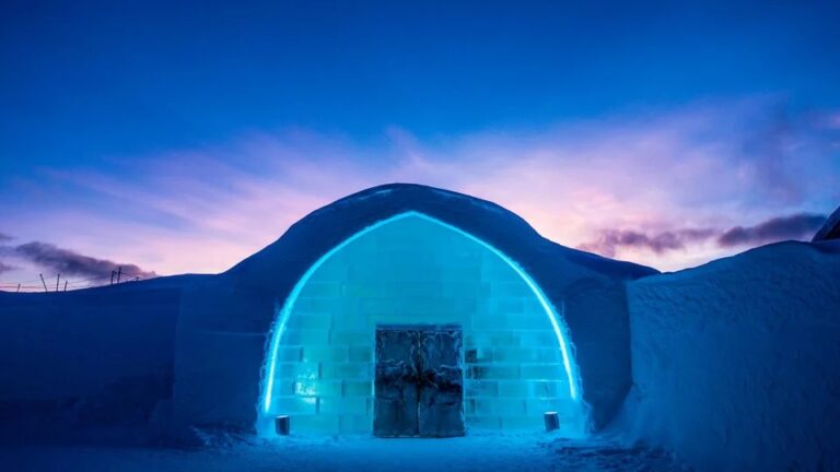 Ένα νέο εντυπωσιακό ξενοδοχείο φτιαγμένο μόνο από πάγο στην Ευρώπη (ΦΩΤΟ)