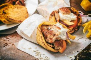 Έρευνα Focus Bari: Fast food προτιμούν πάνω από ένας στους δύο Έλληνες