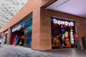 Superdry: Παραιτείται ο CFO λόγω πτώσης των πωλήσεων