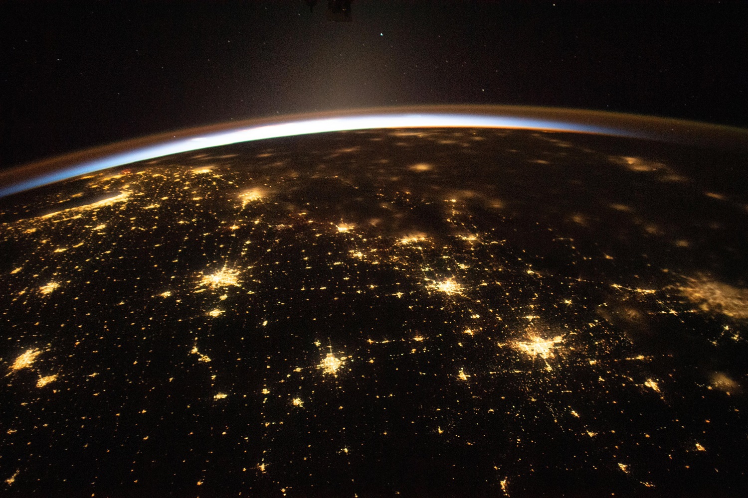 Η Γη από ψηλά κατά την αλλαγή της χρονιάς – Εντυπωσιακές εικόνες της NASA