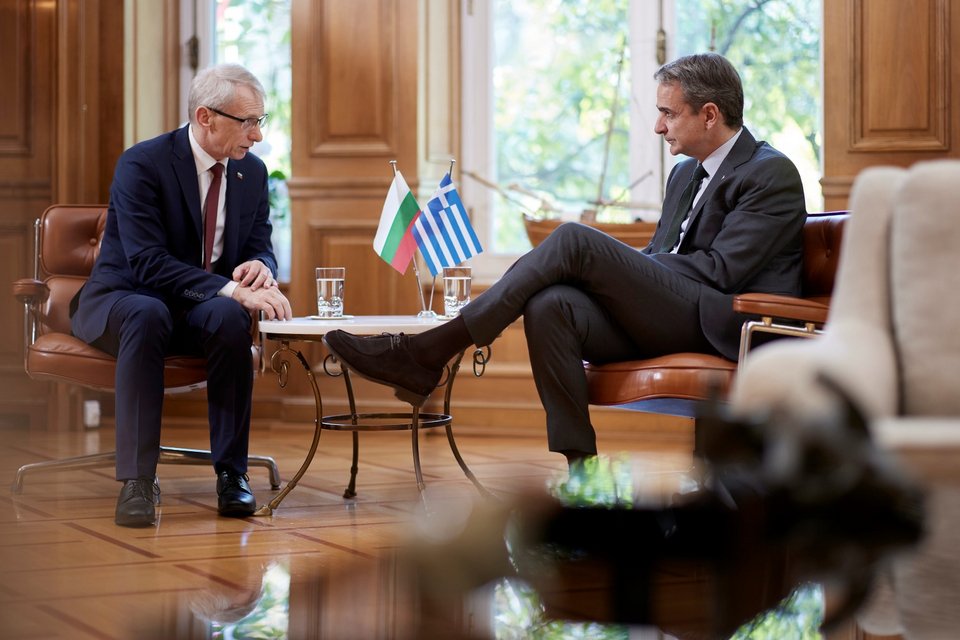 Γεύμα εργασίας Μητσοτάκη με τον Βούλγαρο ομόλογό του