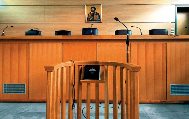 Θα απέχουν από ποινικές δίκες, δίκες συμφερόντων δημοσίου, αναγκαστικής εκτέλεσης και διαταγές πληρωμής