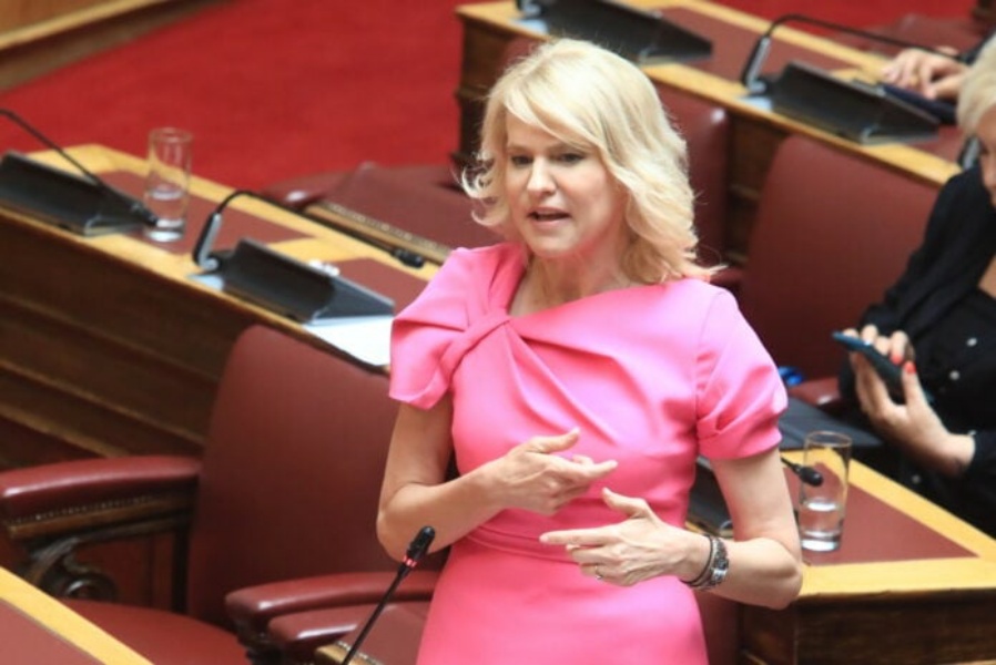 Θεοδώρα Τζάκρη για Σπέτσες: Οι βουλευτές του ΣΥΡΙΖΑ θα μείνουν σε ξενοδοχείο που θα πληρώσει ο κ. Κασσελάκης
