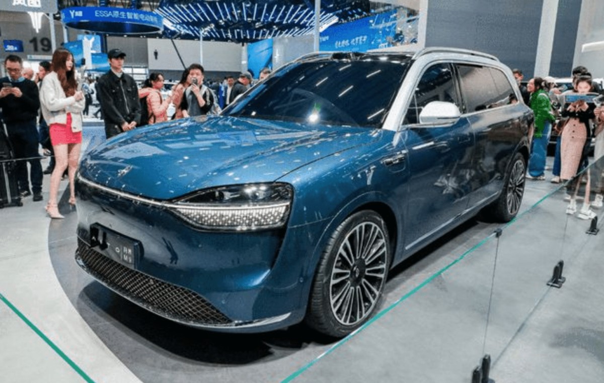 Aito M9: Το νέο SUV από την Κίνα που μετατρέπεται σε αίθουσα σινεμά
