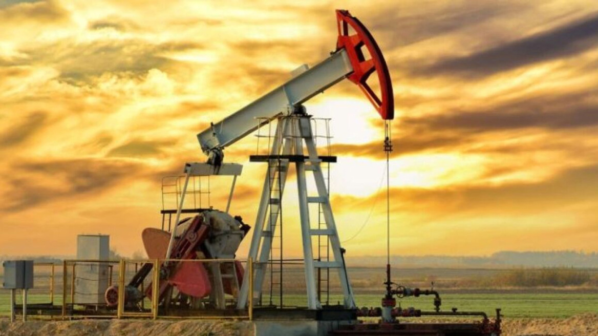 Ράλι 4% στις τιμές του πετρελαίου μετά τις επιθέσεις από ΗΠΑ και Βρετανία εναντίον των Χούθι