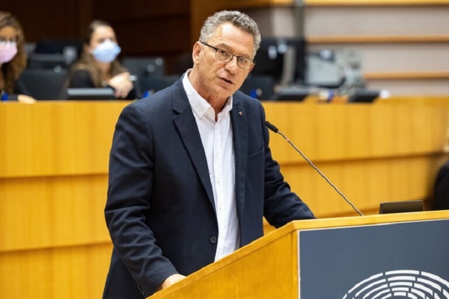 Αρβανίτης: Δεν μπορώ να είμαι ευρωβουλευτής μιας ομάδας την οποία δεν υποστηρίζω