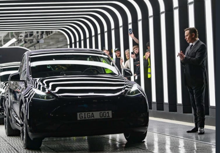 Tesla: "Χειρόφρενο" στην παραγωγή του Γερμανικού εργοστασίου λόγω προβλημάτων στην εφοδιαστική αλυσίδα