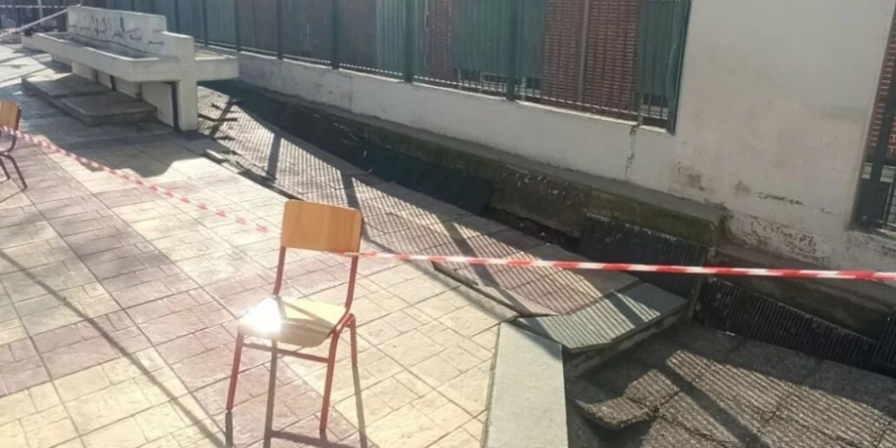 Μεγάλη τρύπα άνοιξε σε σχολείο της Θεσσαλονίκης - Παραλίγο την γλύτωσε μαθητής (ΦΩΤΟ)