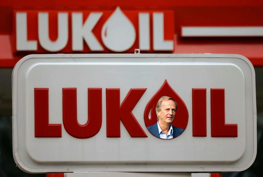 Ραγδαίες εξελίξεις με το διυλιστήριο της Lukoil στη Σικελία - Ο εφοπλιστής Οικονόμου, «πέταξε έξω» τον Στάινμετζ και πήρε τον έλεγχο του ΔΣ - Η εσωτερική πληροφόρηση, η option και τα κέρδη των 2 δις. από τη μεταφορά παράνομου ρωσικού πετρελαίου!