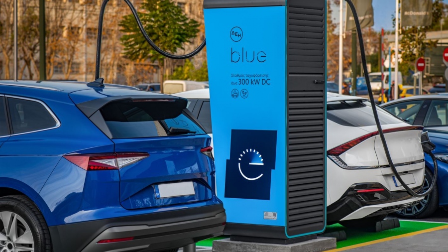 ΔΕΗ blue: Ξεπέρασε τα 2.000 σημεία φόρτισης πανελλαδικά