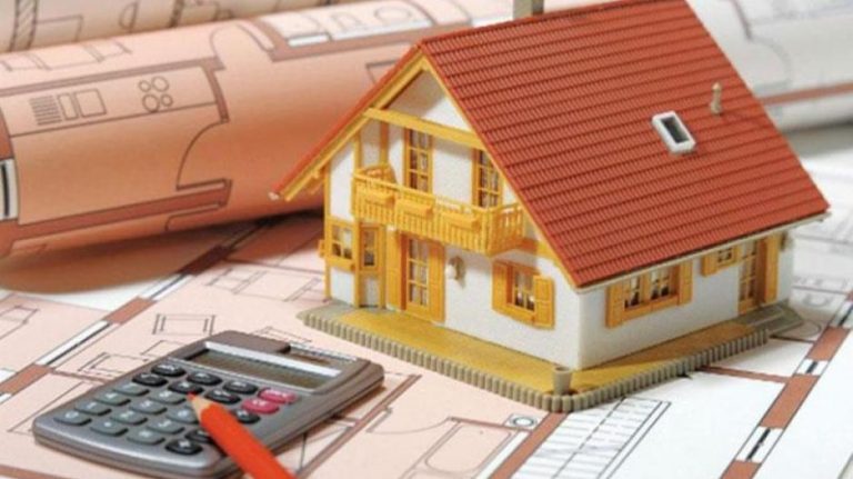 Πως τα επιτόκια επηρεάζουν τα δάνεια – Τι αναφέρει η ανάλυση της Fitch