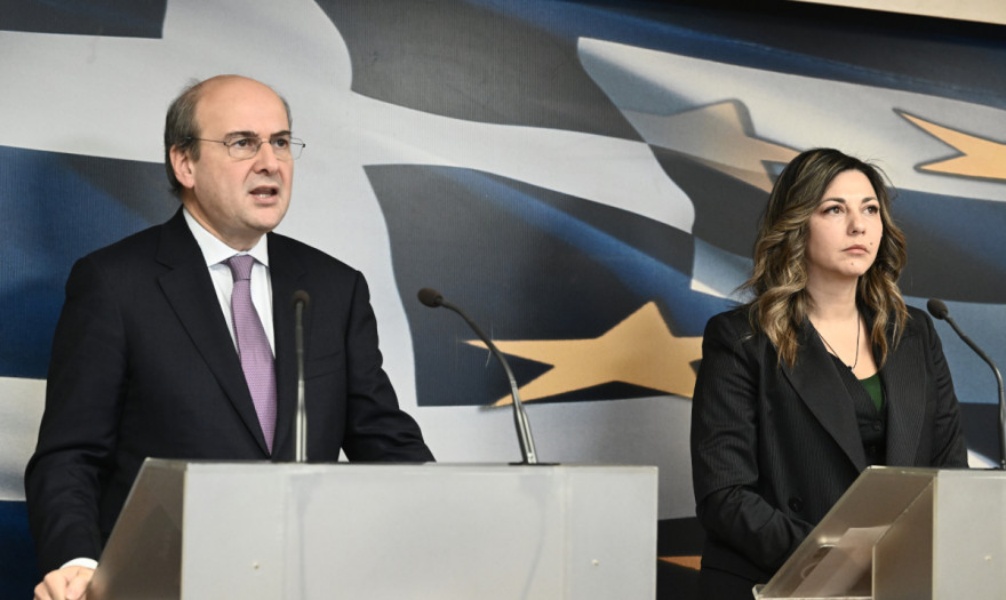 Αυξάνεται το επίδομα γέννησης στα 2.400 ευρώ από 2.000 ευρώ - Οι ανακοινώσεις των νέων μέτρων στήριξης των οικογενειών